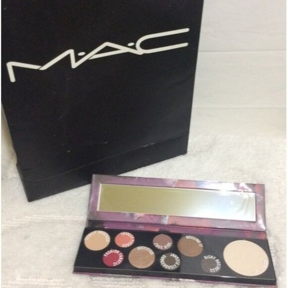 MAC Risk Taker Eyeshadow and Highlighter palette - Picture 2 of 10